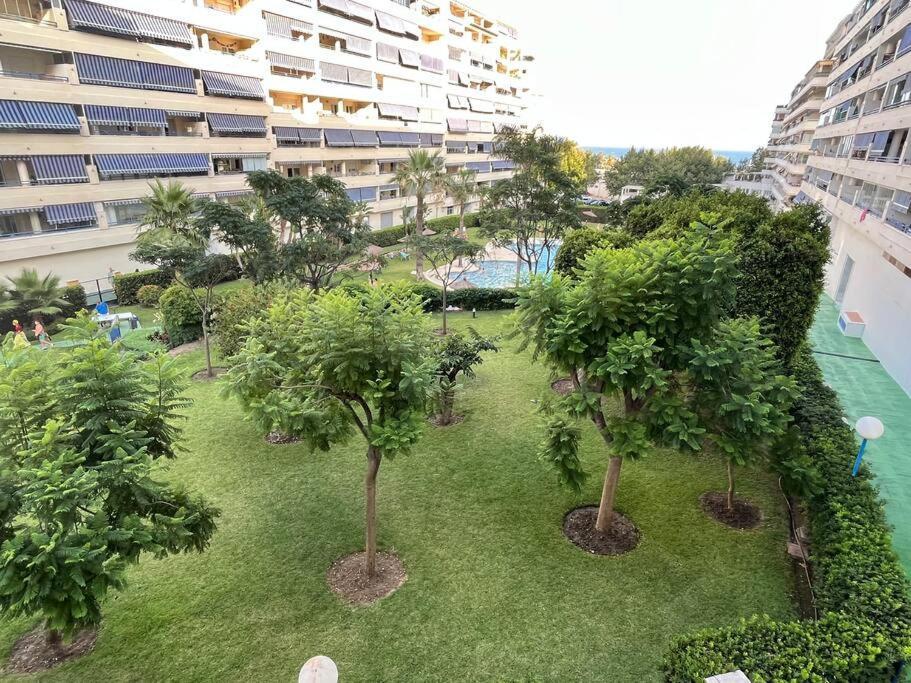 Marbella Piso En Casco Junto A Playa Piscina In Summer Season Kültér fotó