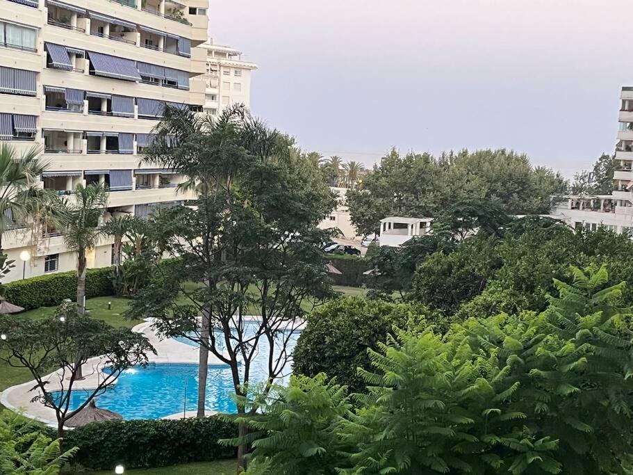 Marbella Piso En Casco Junto A Playa Piscina In Summer Season Kültér fotó
